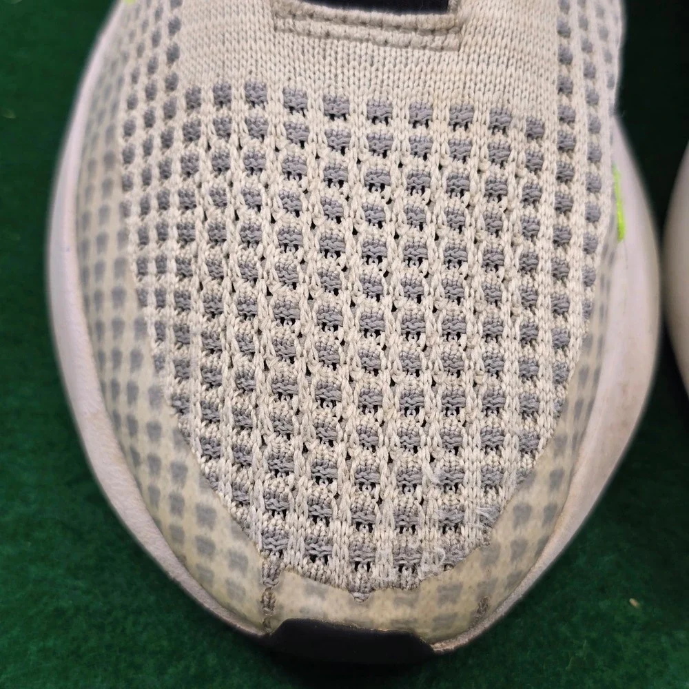 Nike Interact Running Shoes Mens 9 Light Bone Volt Flyknit Logo FD2291-100